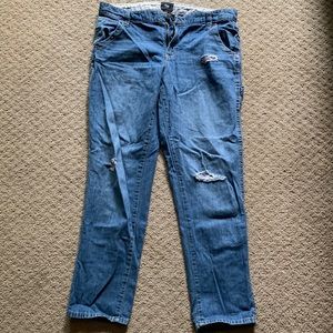Distressed boyfriend jeans with hammer holder